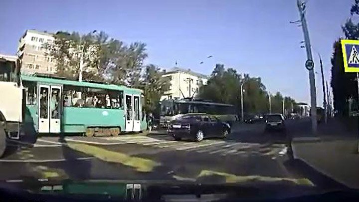 В Минске трамвай на переходе сбил женщину 