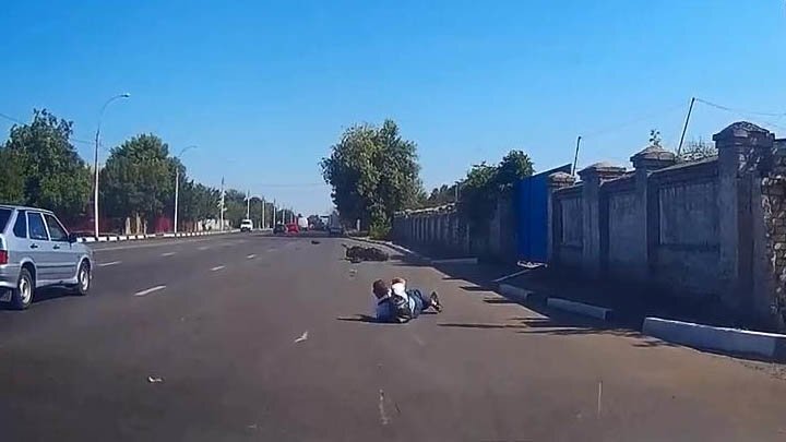 В Воронеже Ларгус подбил мотоциклиста на Харлее 