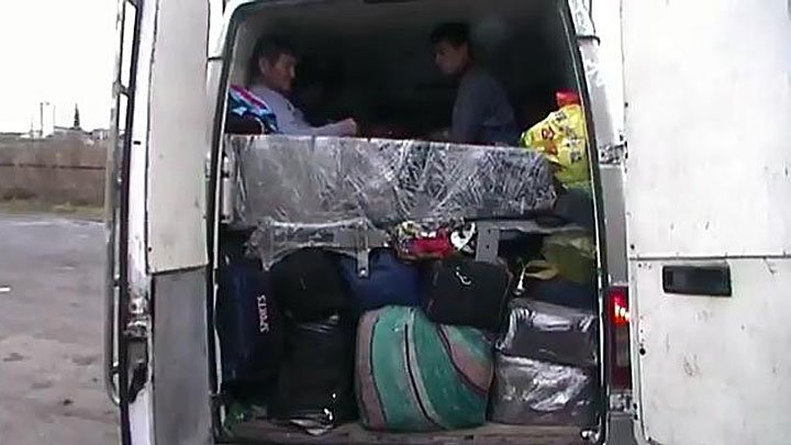 Из Москвы в Киргизию с комфортом: 20 человек в грузовом фургоне 
