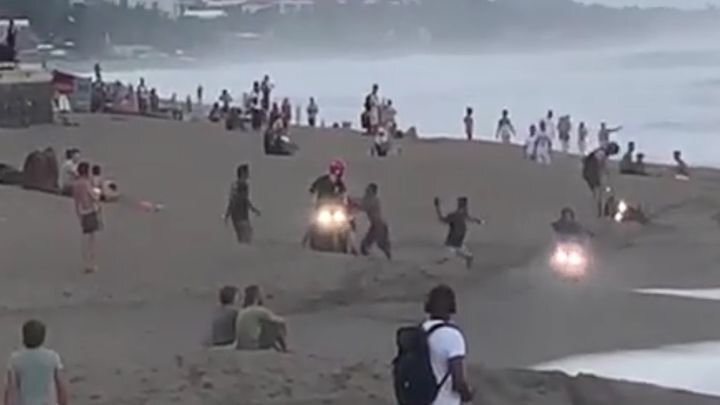 Как на Бали местные жители борются с любителями кататься на пляже на скутере 