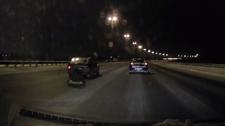 Скоростные катания на ватрушке, привязанной к автомобилю в Петербурге 