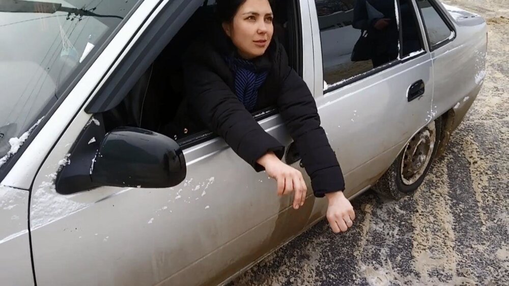 В Новомосковске пьяная девушка угнала автомобиль, но не смогла далеко уехать 