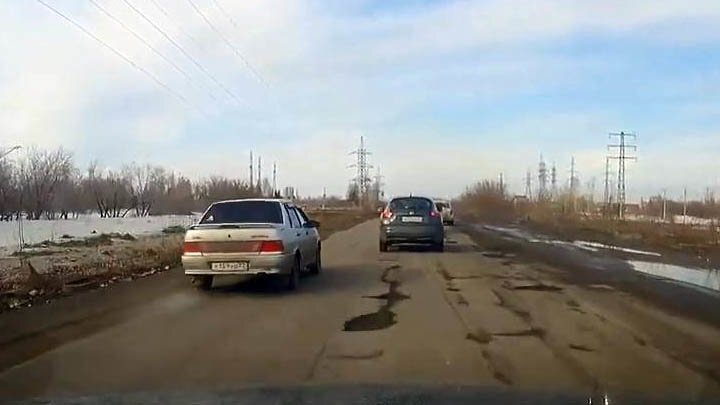 Убитые дороги Барнаула и небольшое ДТП 