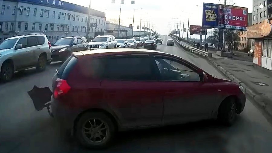 Лихой водитель столкнулся с автобусом в Вологде 