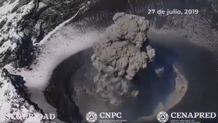 Вблизи столицы Мексики началось извержение вулкана 
