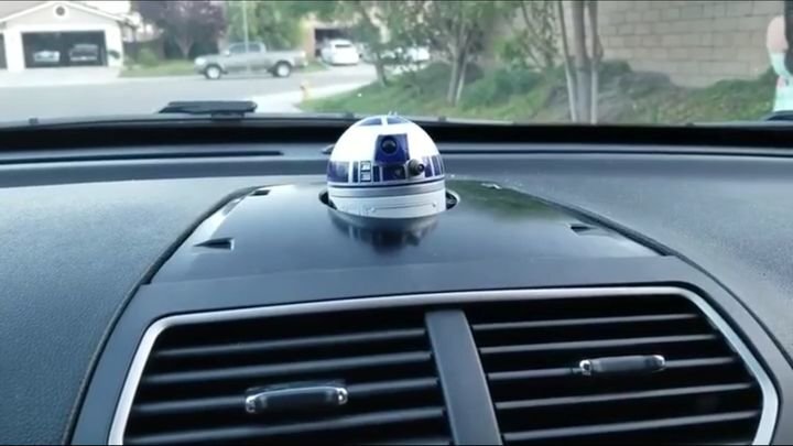 Маленький и полезный компаньон в машине поклонника «Звёздных войн» 