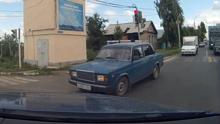 Наказал за проезд на красный свет: ДТП в Саратовской области 