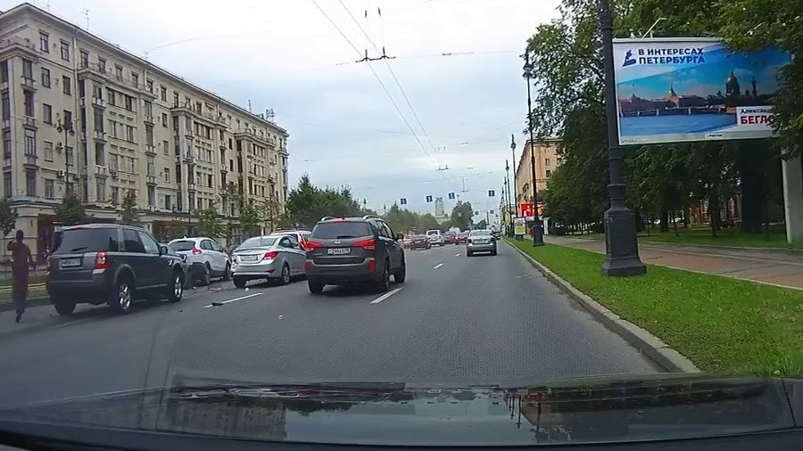 Land Rover даже не тормозил: массовая авария в Петербурге 