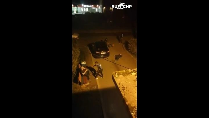 Избиение пьяных мужиков подростками в Великом Новгороде 