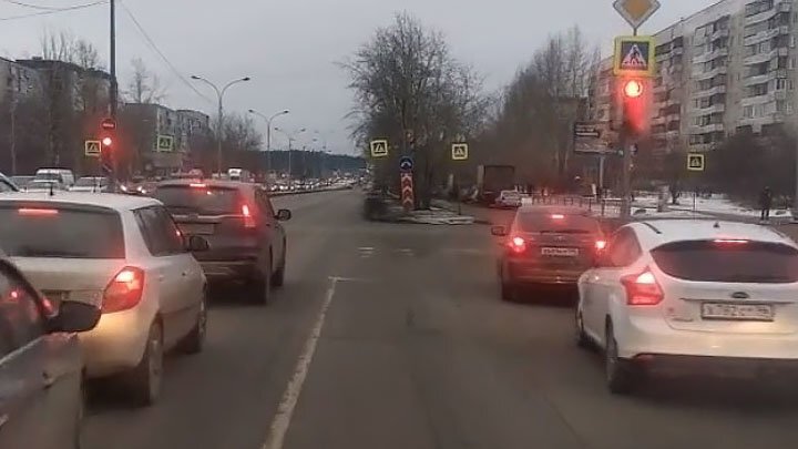 Сознательные уральские автомобилисты: видео водителя скорой из Екатеринбурга набрало миллион просмотров 