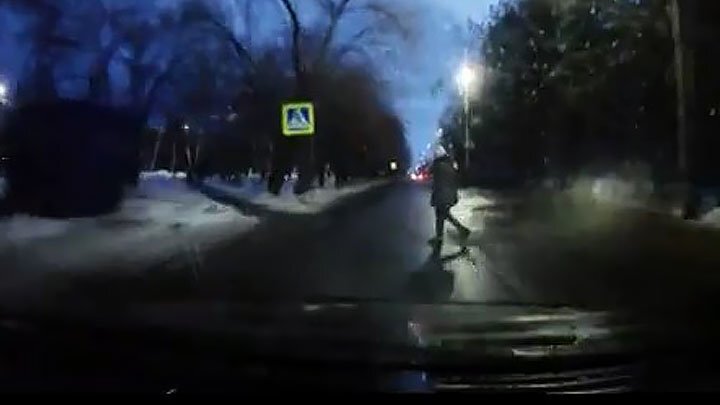 В Красноярском крае лихач сбил женщину на пешеходном переходе 