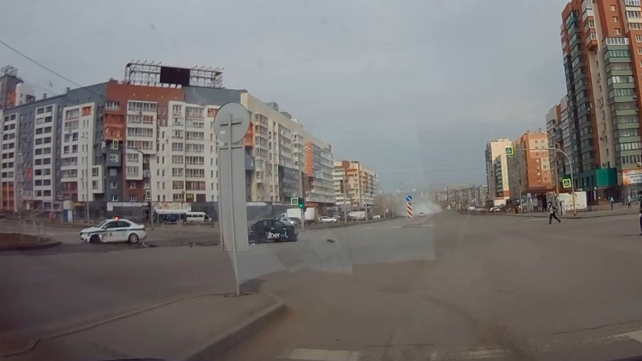 В Челябинске во время дезинфекции улиц в ДТП попал полицейский автомобиль 