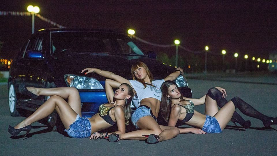 Сексуальные девушки и красивые автомобили