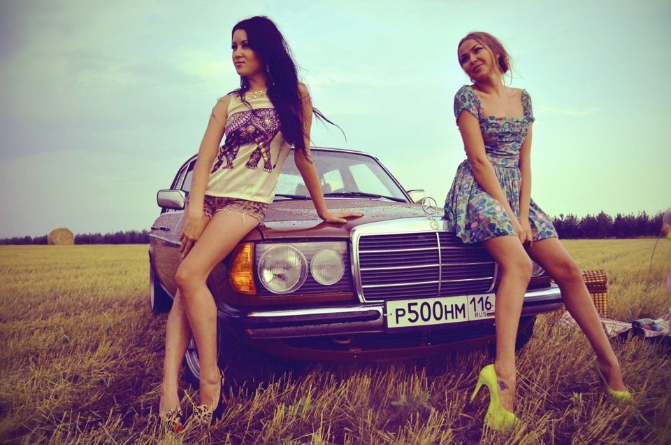 Сексуальные девушки и красивые автомобили