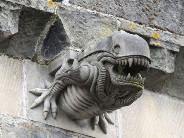 На Шотландском аббатстве была обнаружена необычная скульптура