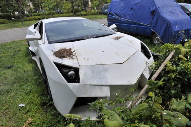 Заброшенная копия Lamborghini Reventon в Китае