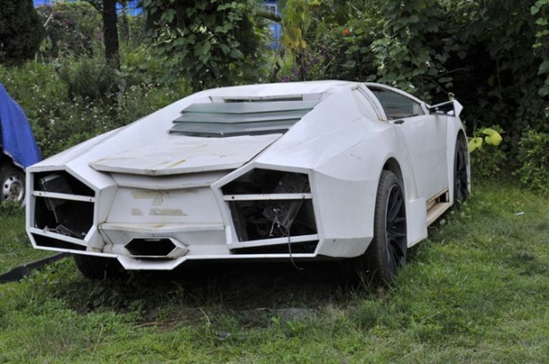 Заброшенная копия Lamborghini Reventon в Китае