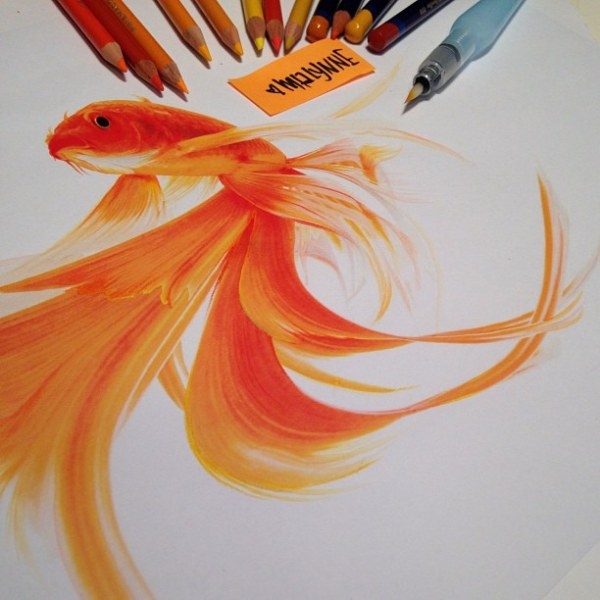 Karla Mialynne рисует цветными карандашами, акриловыми красками и марк