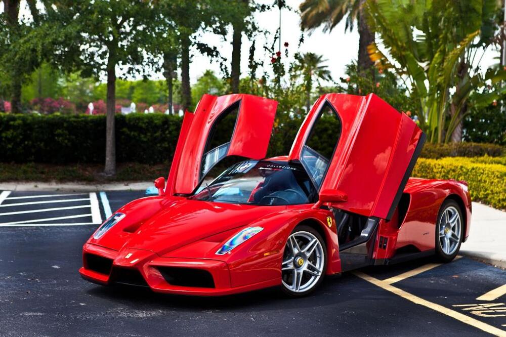 Американец готов отдать остров за Ferrari Enzo 