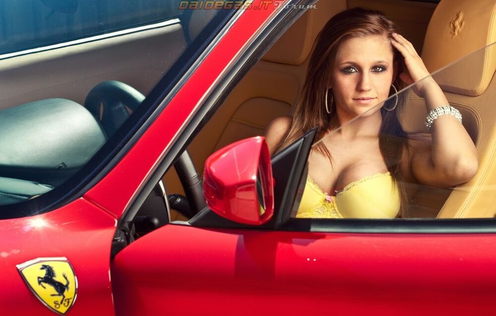 Сексуальные девушки и красивые автомобили