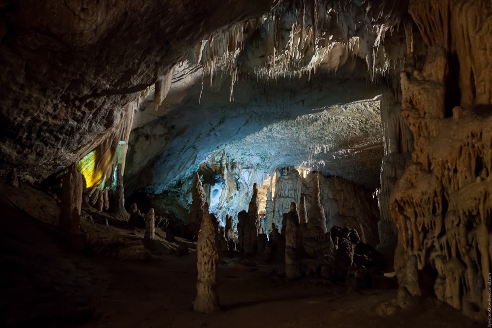 Пещера Постойнска-Яма  