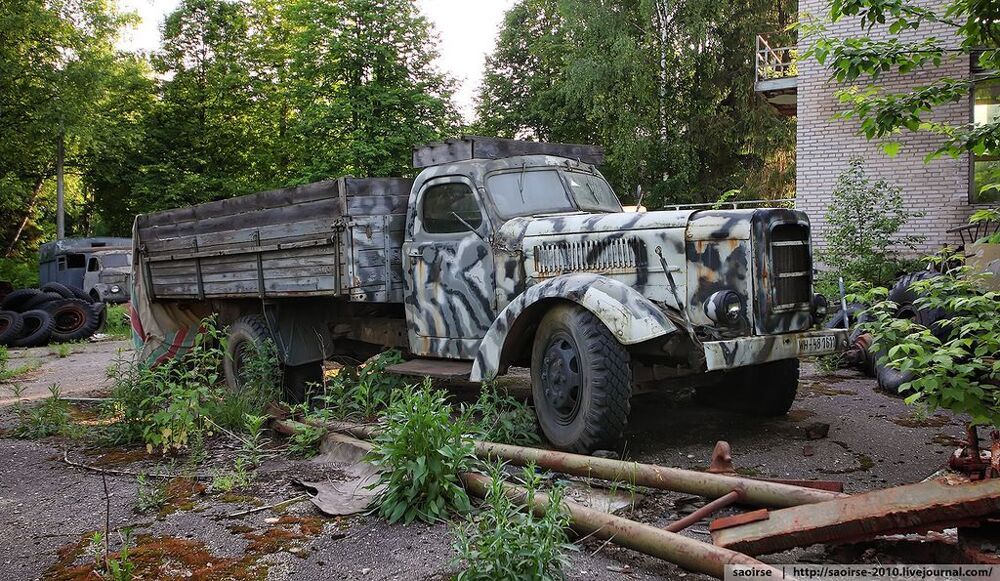 Пионерский лагерь с ретро-автомобилями