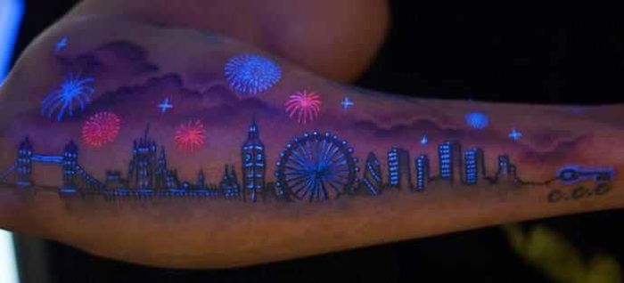 Светящаяся татуировка города