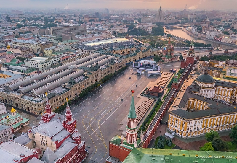 Пролетая над Московским Кремлём