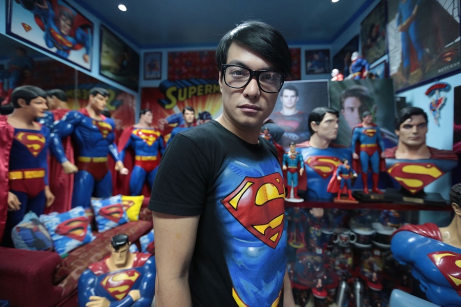 Мужчина с помощью пластических операций превратил себя в супермена