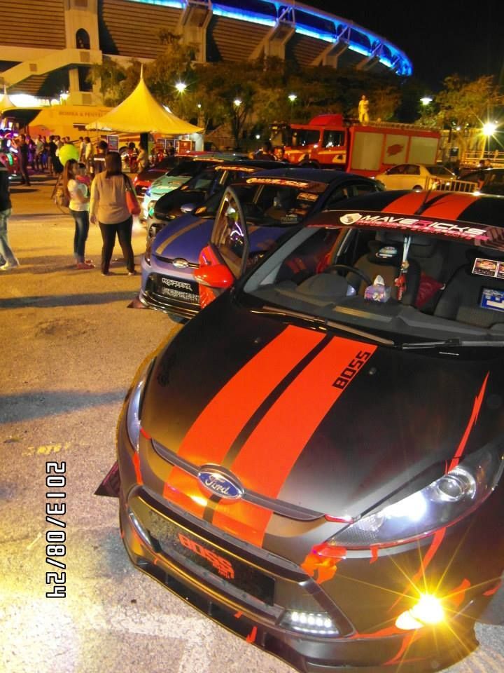 Auto Salon Night 2013 в Куала-Лумпуре 