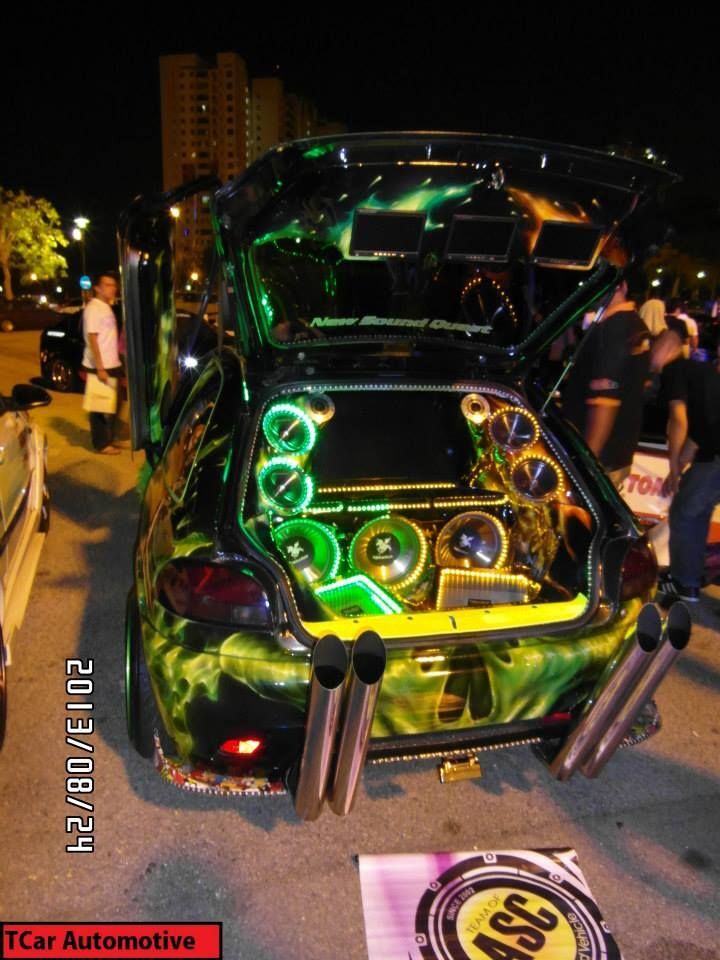 Auto Salon Night 2013 в Куала-Лумпуре 