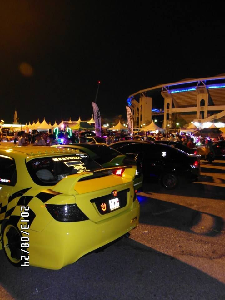Auto Salon Night 2013 в Куала-Лумпуре 