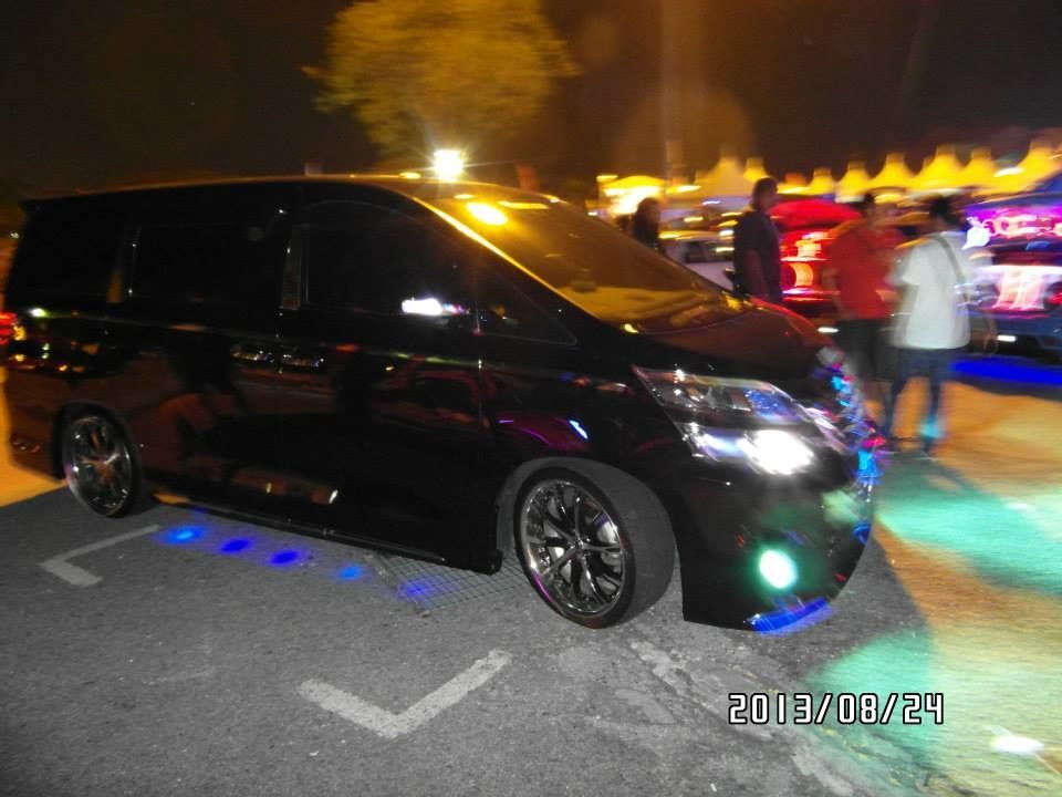 Auto Salon Night 2013 в Куала-Лумпуре 