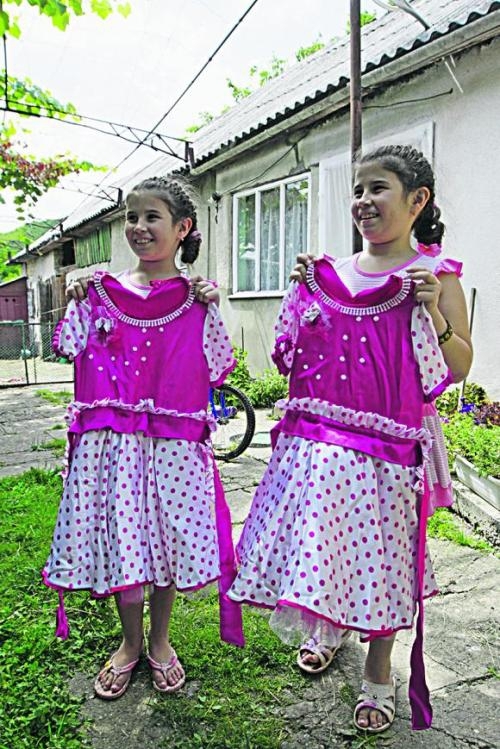 В закарпатском селе живут 58 пар близнецов и двойняшек