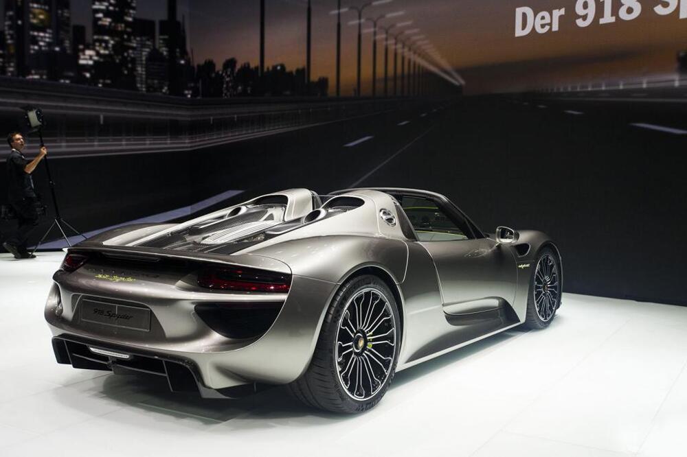 Porsche 918 Spyder показали во Франкфурте