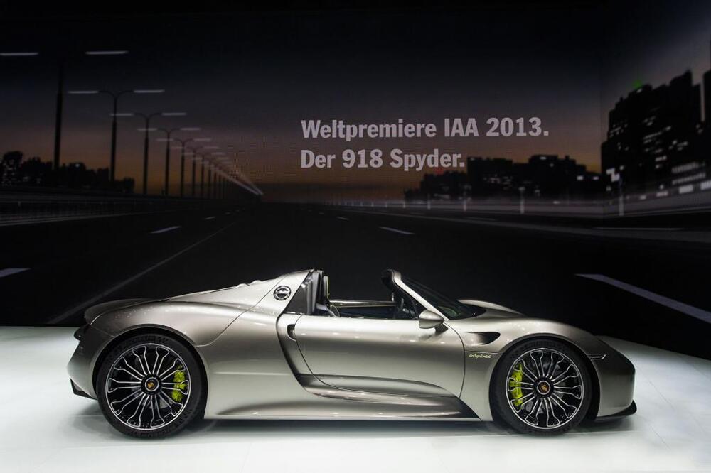 Porsche 918 Spyder показали во Франкфурте