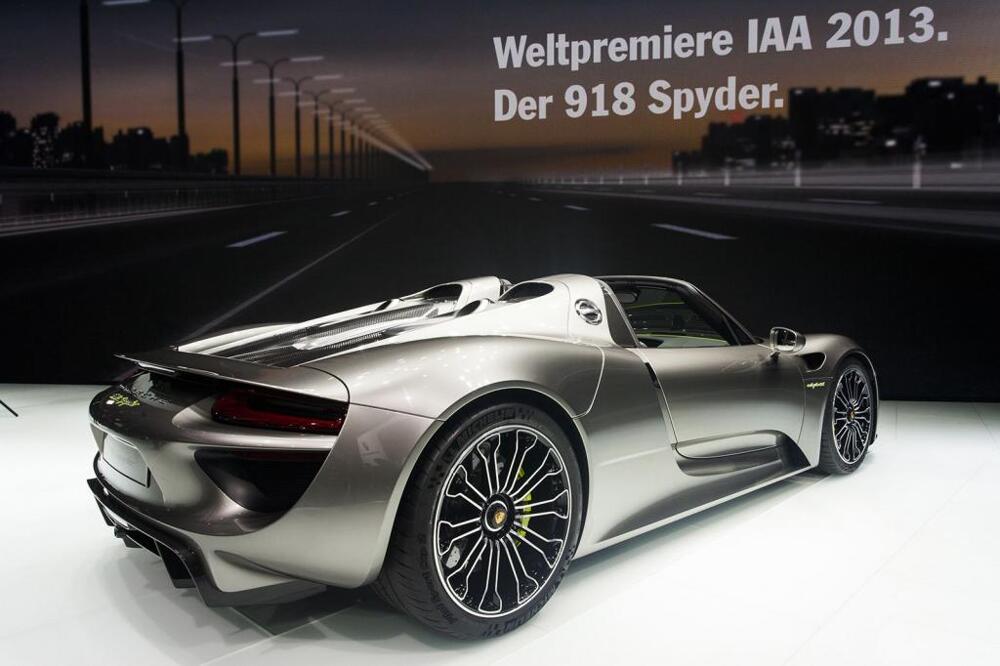 Porsche 918 Spyder показали во Франкфурте