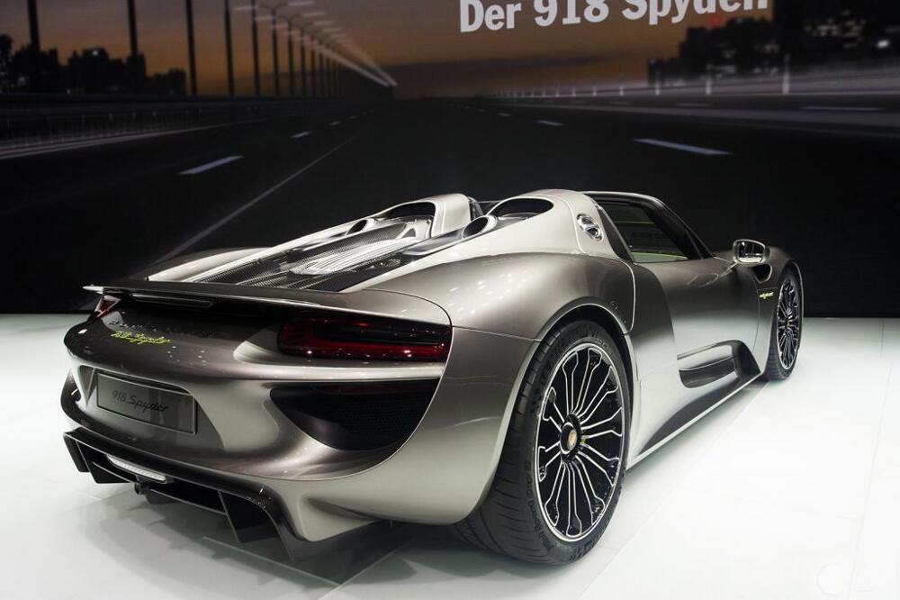 Porsche 918 Spyder показали во Франкфурте