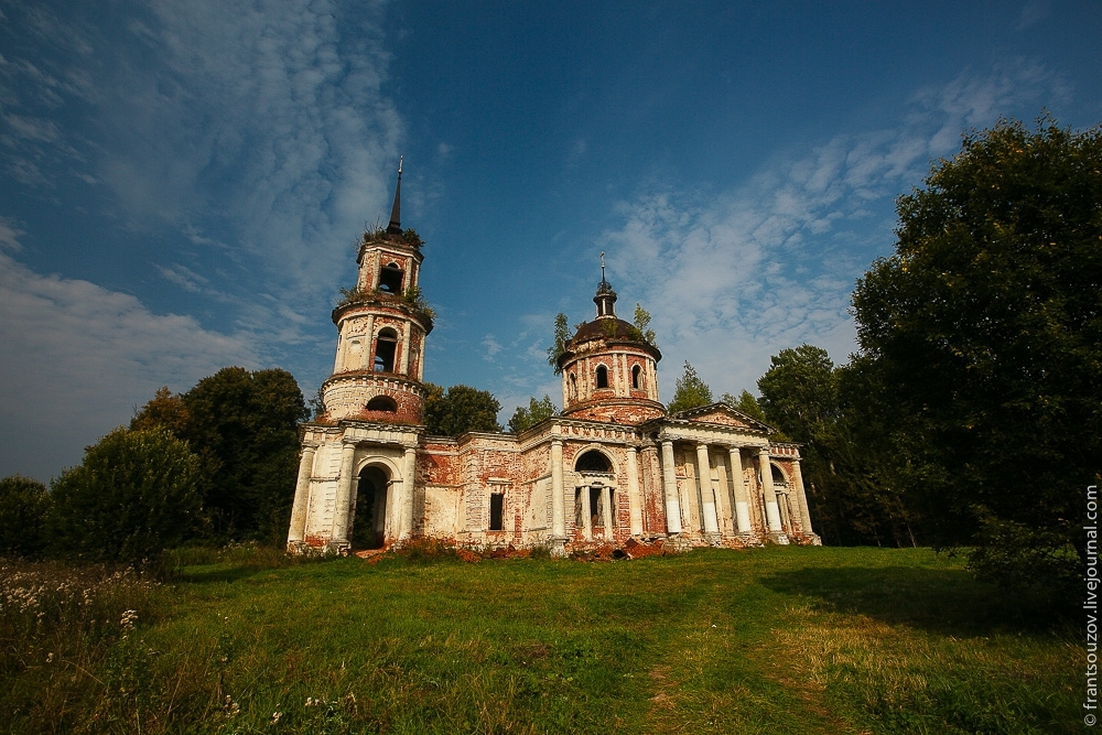 Заброшенный храм в Ярославской области
