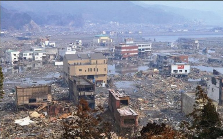 2. Землетрясение Тохуку 2011 года и цунами.