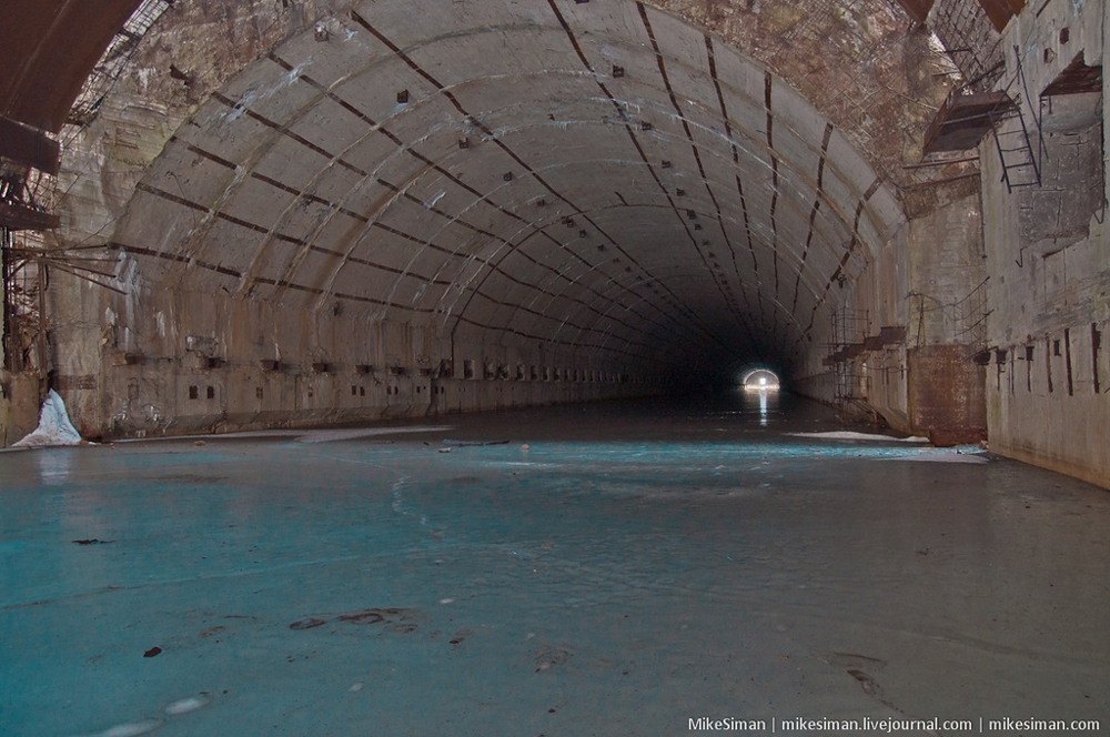  Подземная база-укрытие подводных лодок