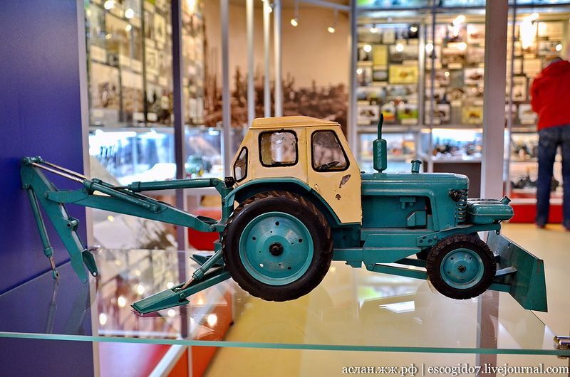 Музей тракторов фото