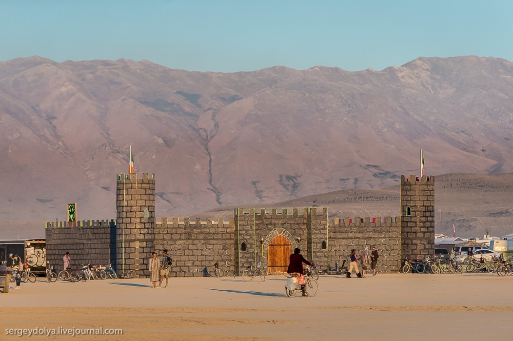 Самые интересные инсталляции фестиваля Burning Man 2013