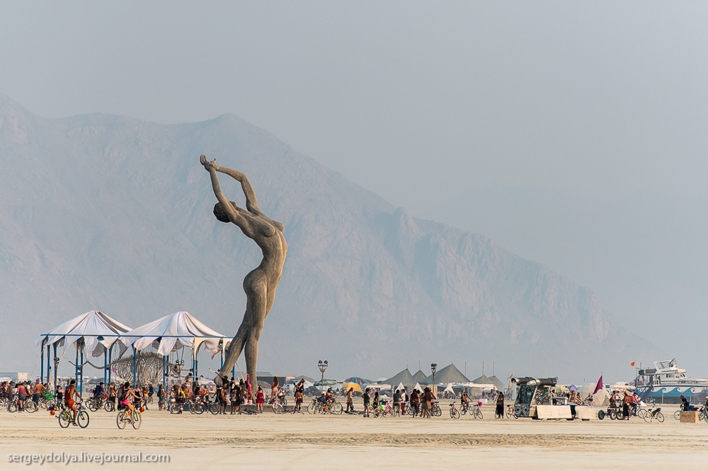 Самые интересные инсталляции фестиваля Burning Man 2013