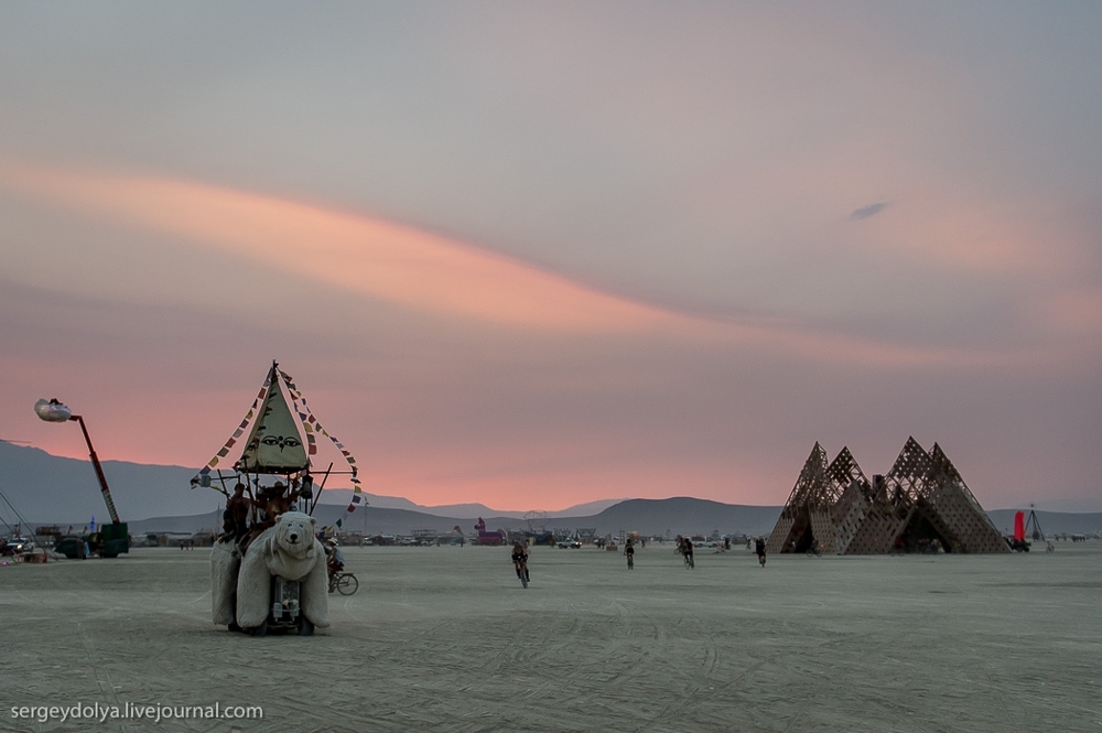 Самые интересные инсталляции фестиваля Burning Man 2013