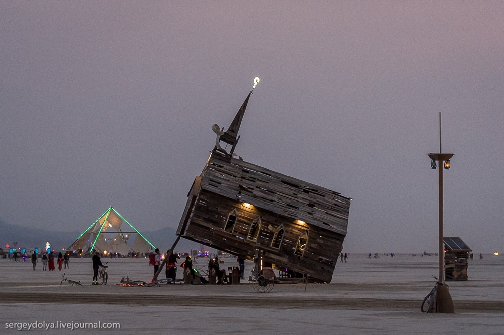 Самые интересные инсталляции фестиваля Burning Man 2013