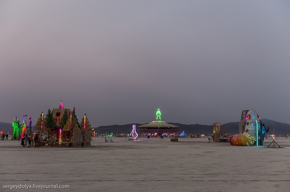 Самые интересные инсталляции фестиваля Burning Man 2013