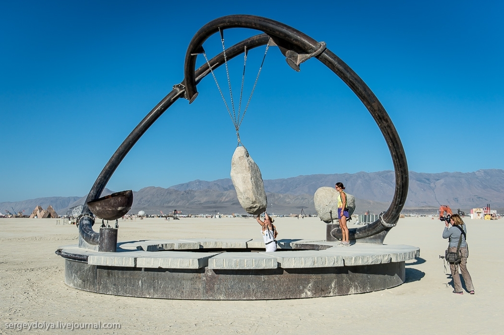 Самые интересные инсталляции фестиваля Burning Man 2013