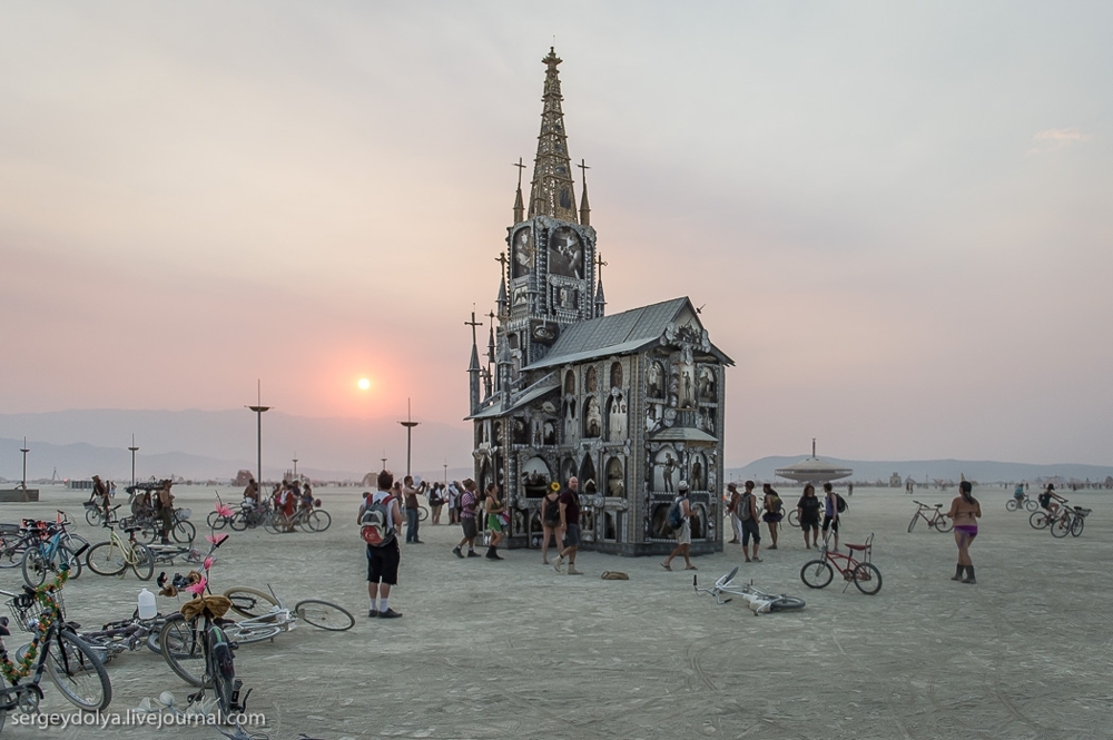 Самые интересные инсталляции фестиваля Burning Man 2013