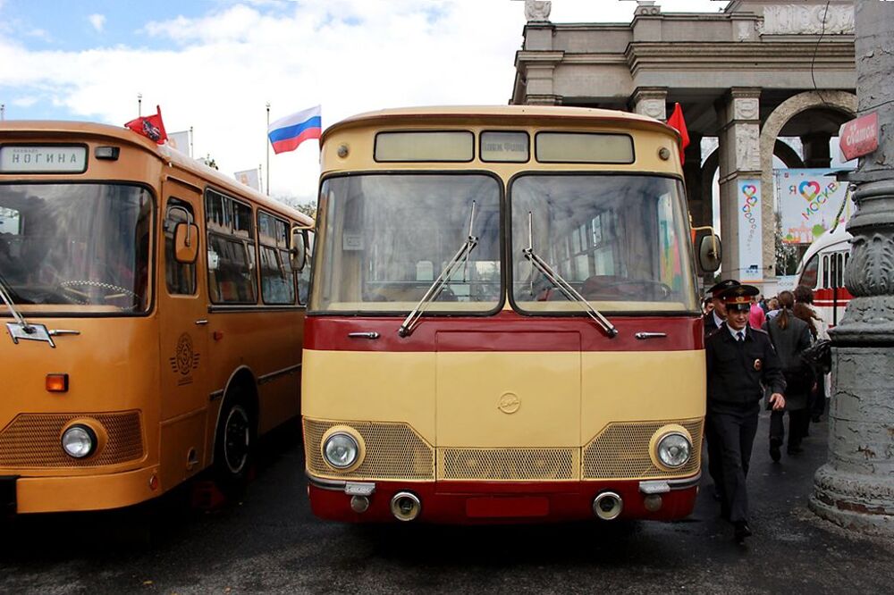 Выставка городского ретро-транспорта в Москве
